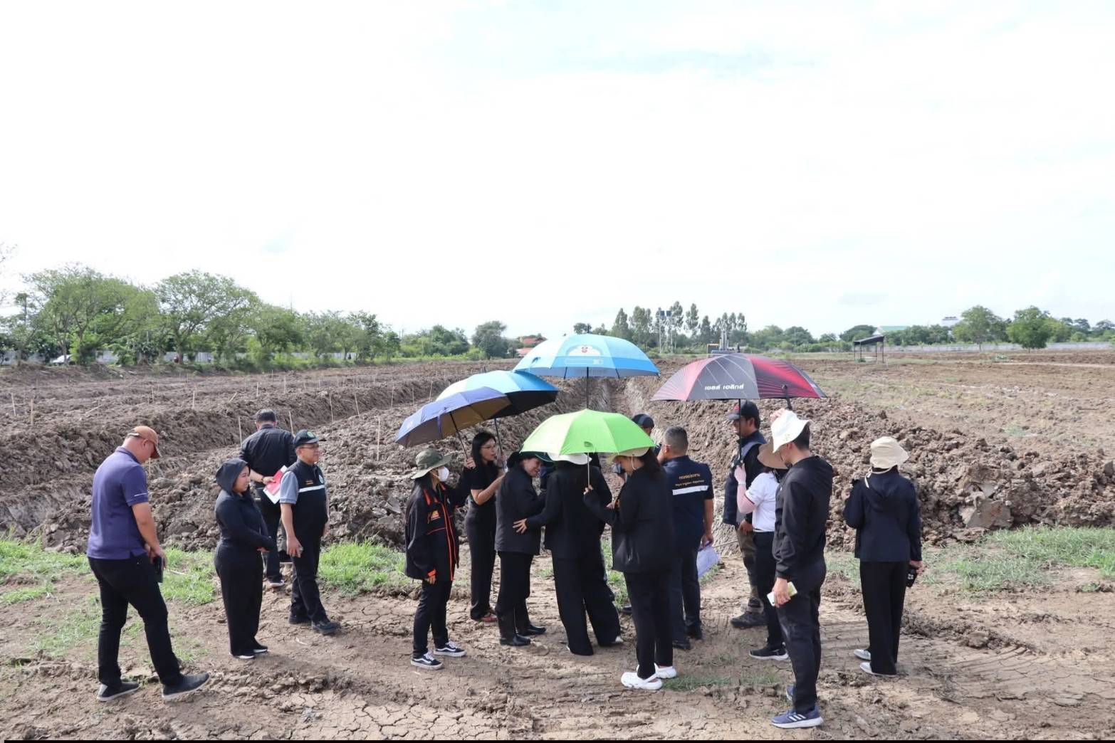 title - สำนักแผนงานและโครงการพิเศษ กระทรวงเกษตรและสหกรณ์ ร่วมกับผู้แทนหน่วยงานภายในสังกัดกระทรวงเกษตรและสหกรณ์ ประชุมติดตามความคืบหน้าและลงพื้นที่แปลงนาภายในศูนย์ส่งเสริมและพัฒนาอาชีพเสริมนอกภาคการเกษตร
